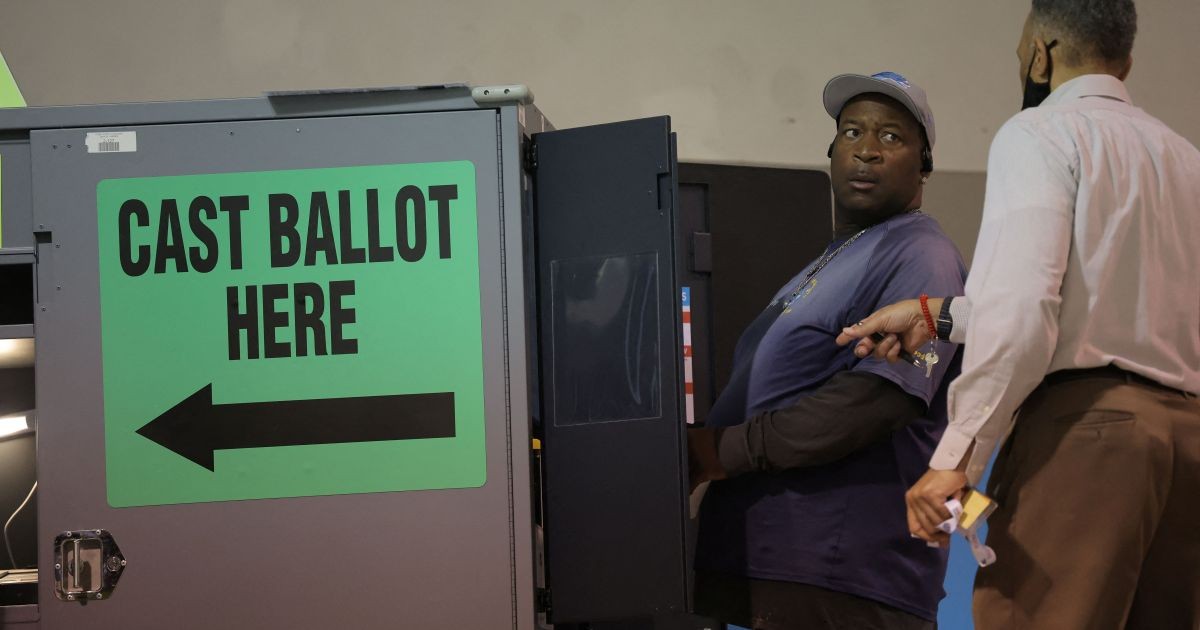 Midterms: Justiça dos EUA determina que FBI e ICE não fiscalizem eleições