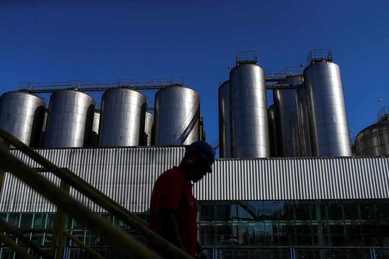 Ambev tem lucro líquido ajustado de R$ 4,4 bilhões no 3º tri