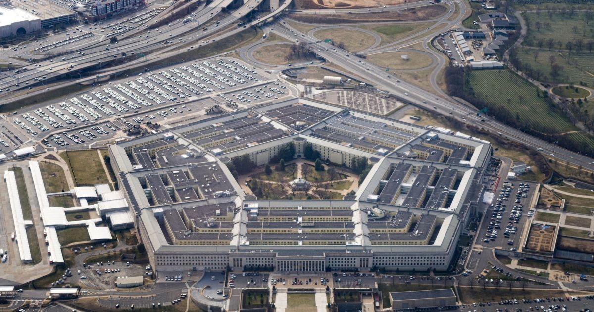 Governo Trump promove demissões em massa no alto comando militar