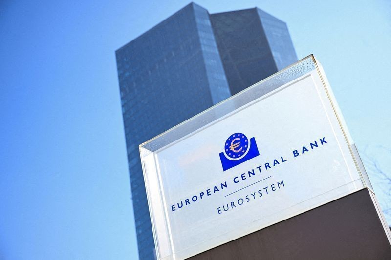 Euro sobe em relação ao dólar após BCE manter taxas de juros