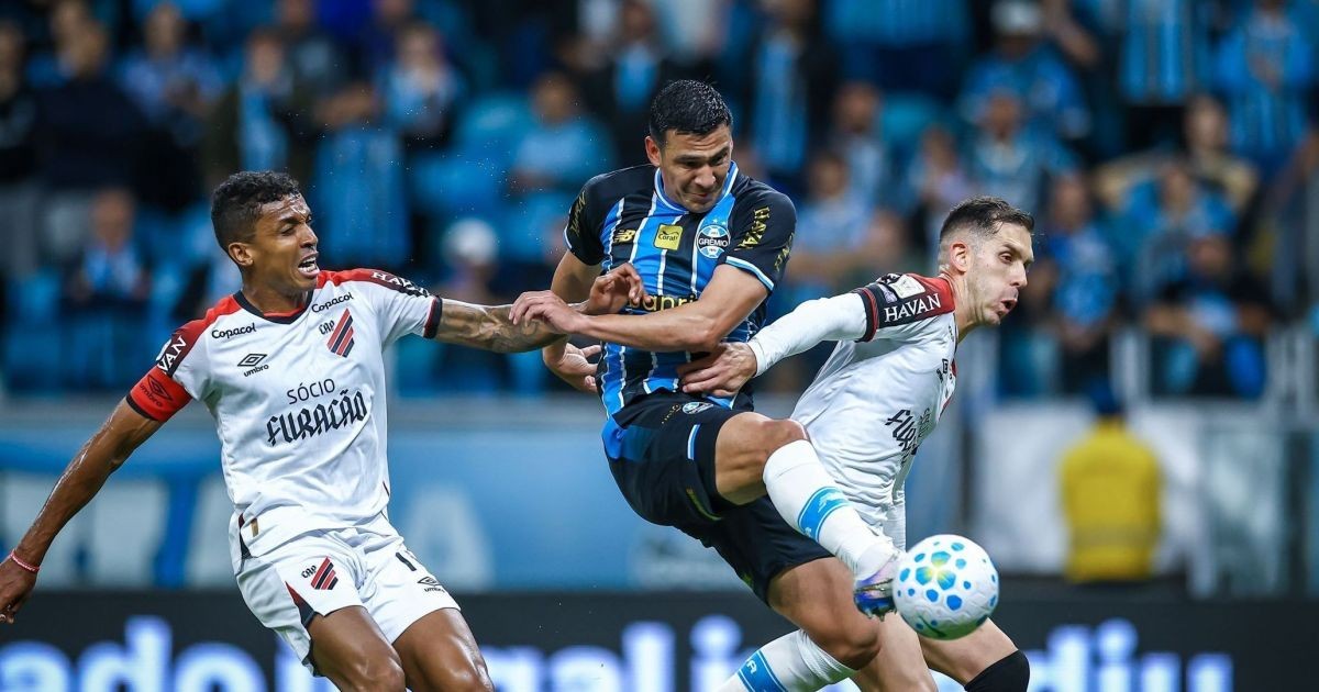 Brasileirão: Grêmio vence Athletico-PR e recoloca Internacional no Z4