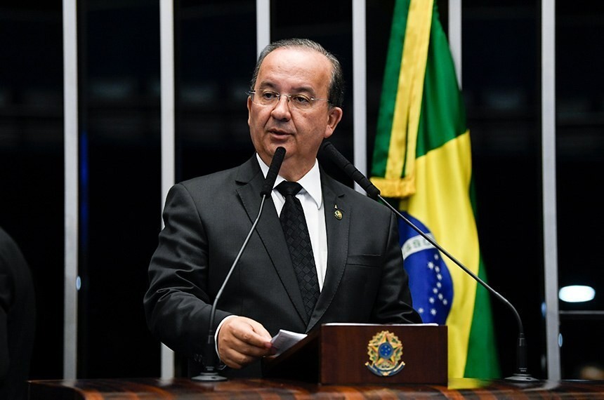 Jorginho Mello se distancia de Flávio e diz respeitar resultado das urnas