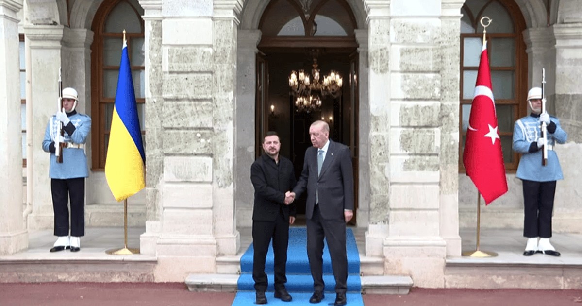 Zelensky se reúne com Erdogan na Turquia e discute guerra