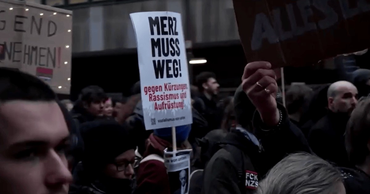 Manifestantes encapuzados saqueiam lojas em Frankfurt