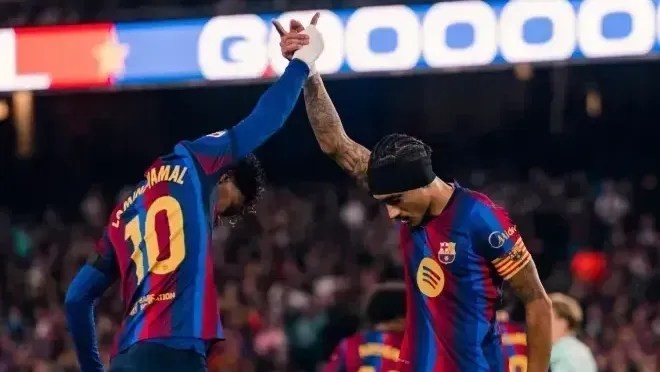 Raphinha e Yamal dão novo show, e Barcelona atropela o Alavés em La Liga