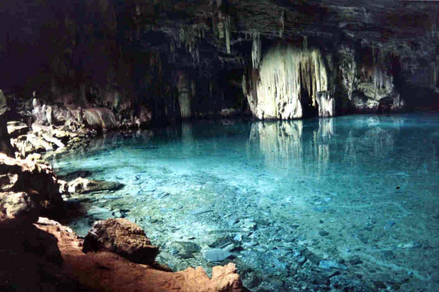 Gruta da Lagoa Azul: após mais de 20 anos fechada, MT licita empresa para reformar parque e retomar visitas