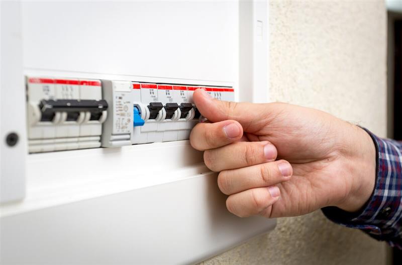 Aproveite a viagem de férias sem medo da conta de energia 