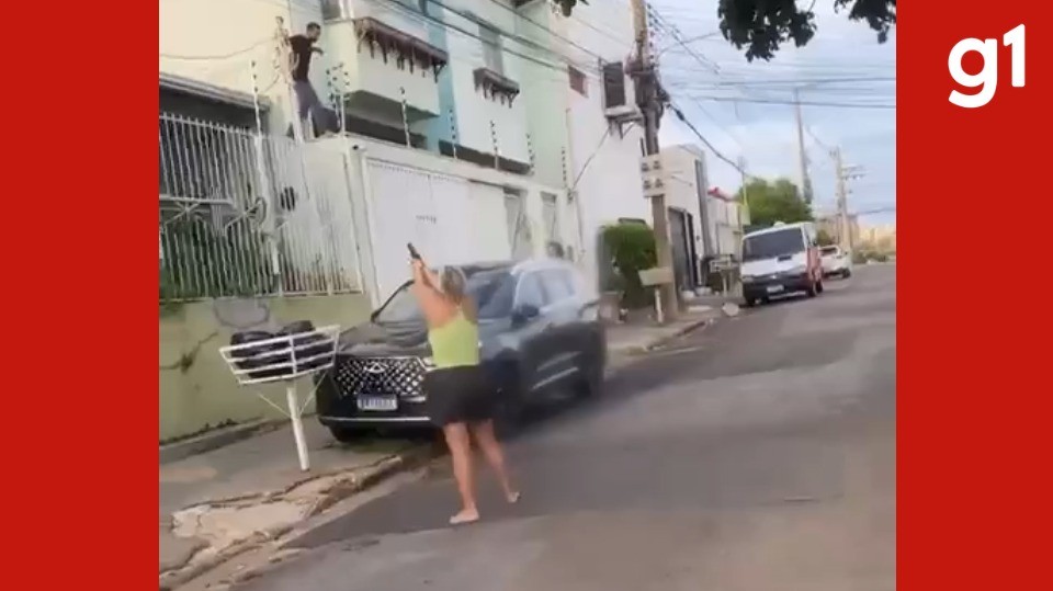 VÍDEO: moradora atira e imobiliza assaltante em telhado de casa em Cuiabá 