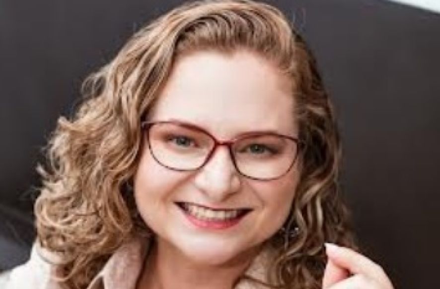 "Saímos das salas de lata para escolas estruturadas", diz Virginia Mendes durante posse de professores