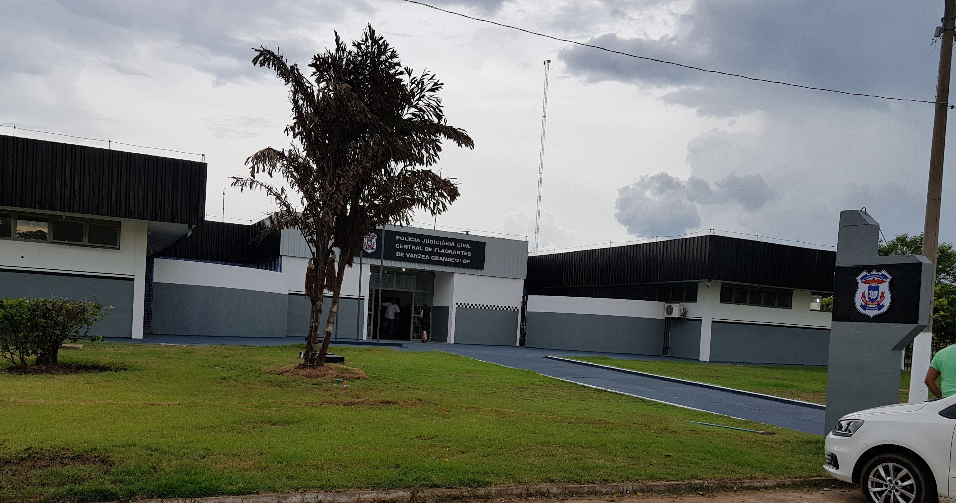 Mulher é presa após tentar atear fogo na casa da sogra com idoso e duas crianças dentro em MT