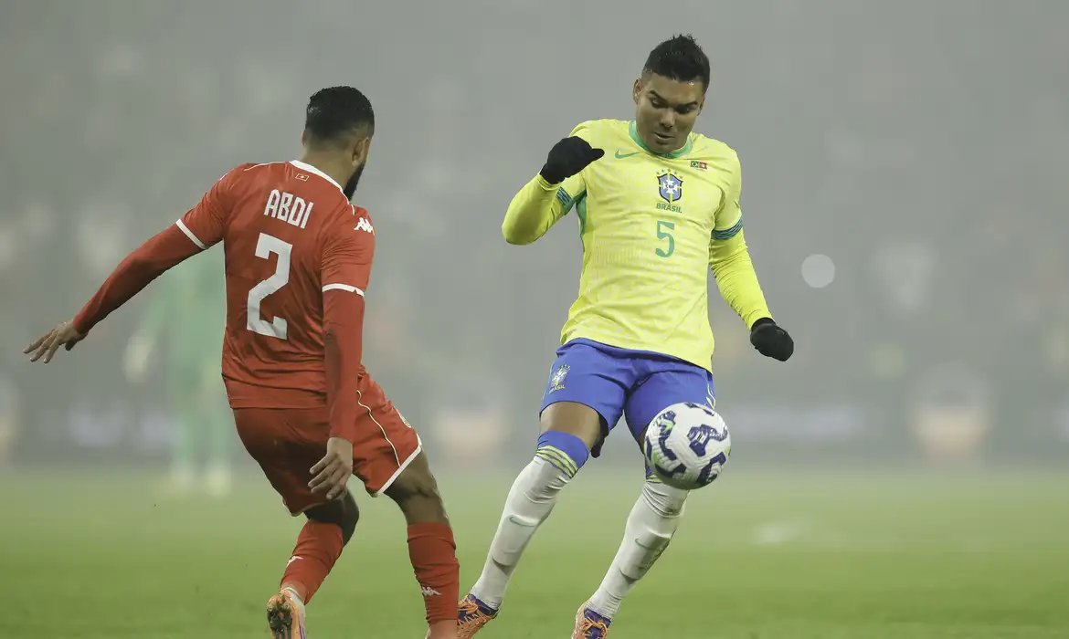 Brasil desperdiça pênalti e não passa de empate com Tunísia