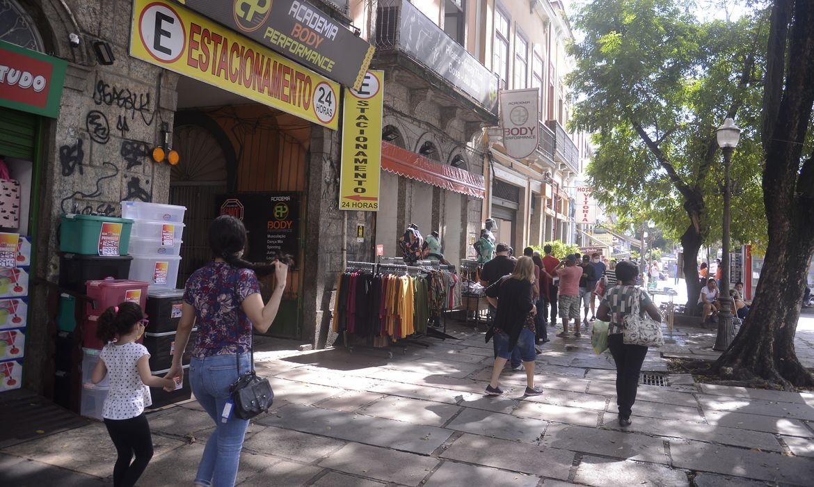 Vendas no comércio crescem 0,4% em janeiro e igualam patamar recorde