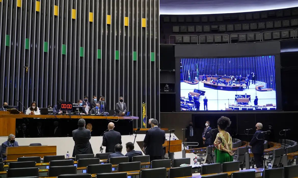 Dino intima partidos a explicar controle de emendas parlamentares