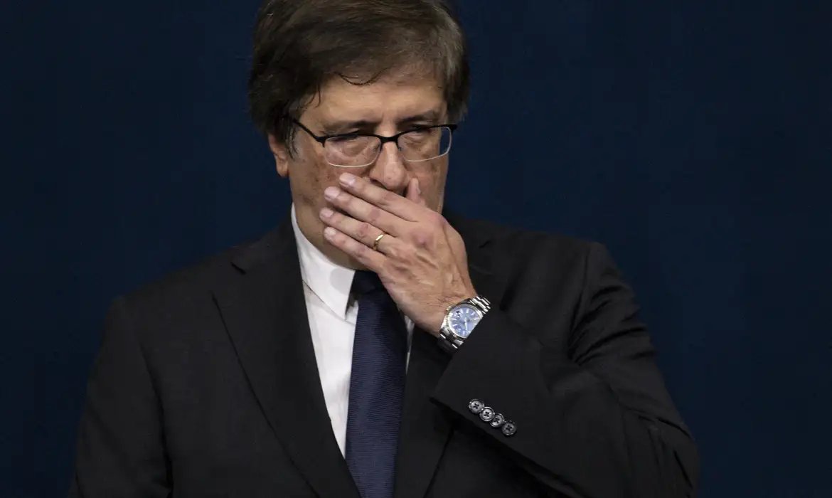 Gonet diz que não vê falta grave no caso da arma de Bolsonaro 