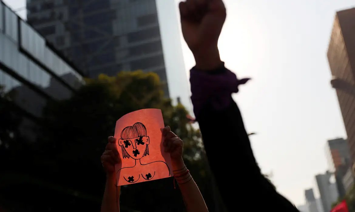 Ocorrência de violência digital contra mulheres cresceu 188% em um ano