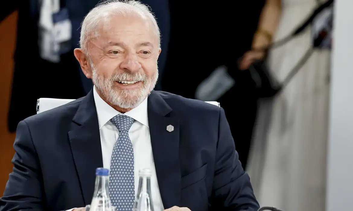 \"Não se meta nas eleições no Brasil\", diz Lula a Trump