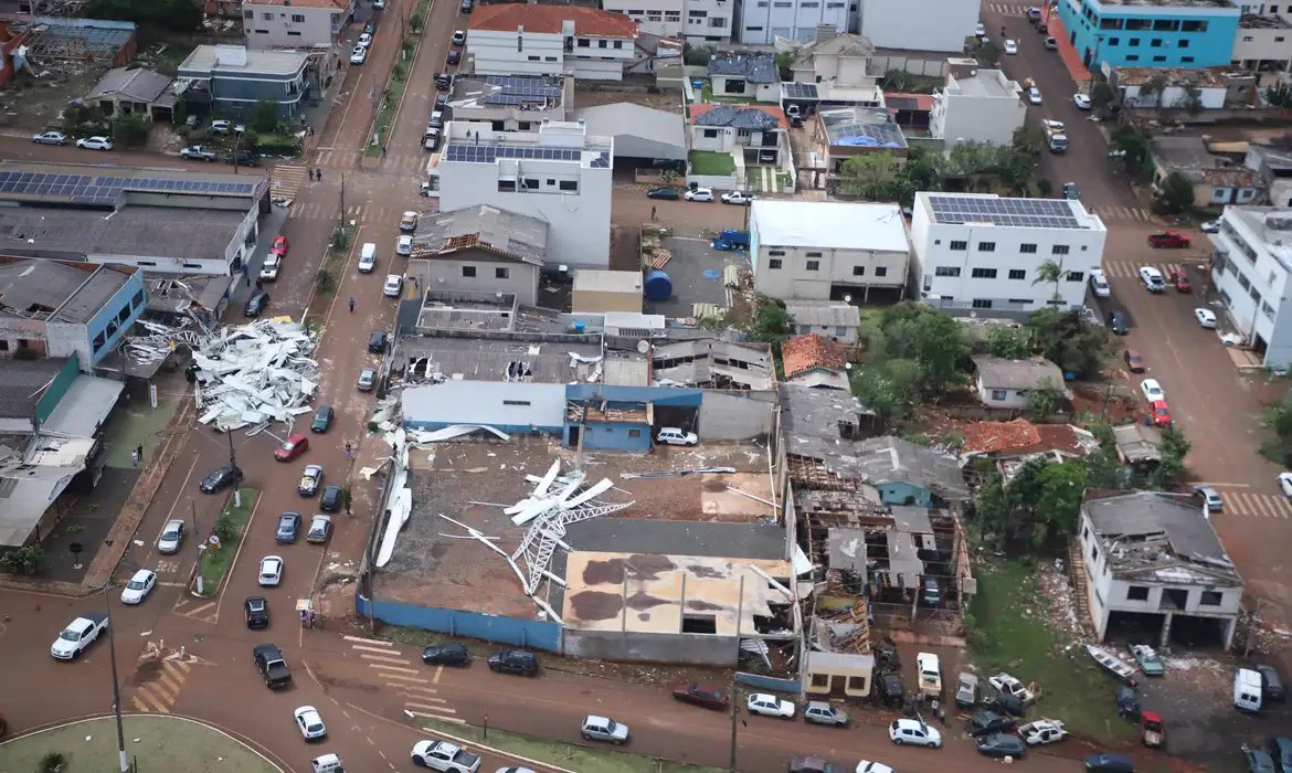 Passagem de ciclone-bomba pelo Rio Grande do Sul deixa um morto