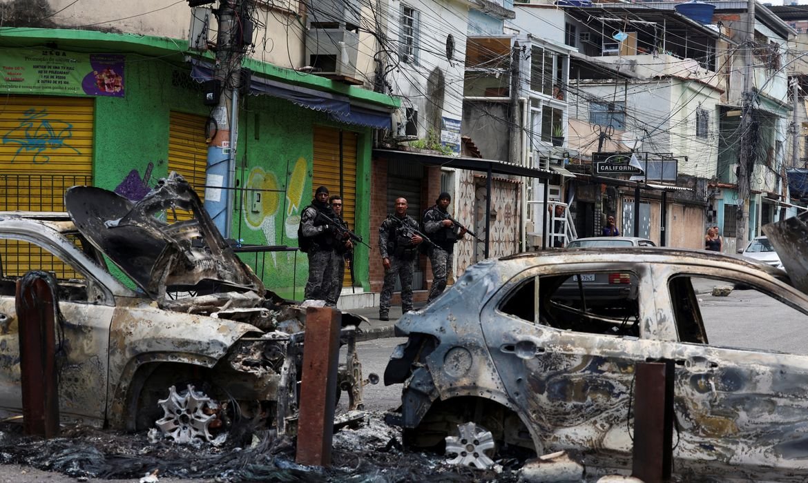 Estado e governo federal se unem para retomar territórios no Rio