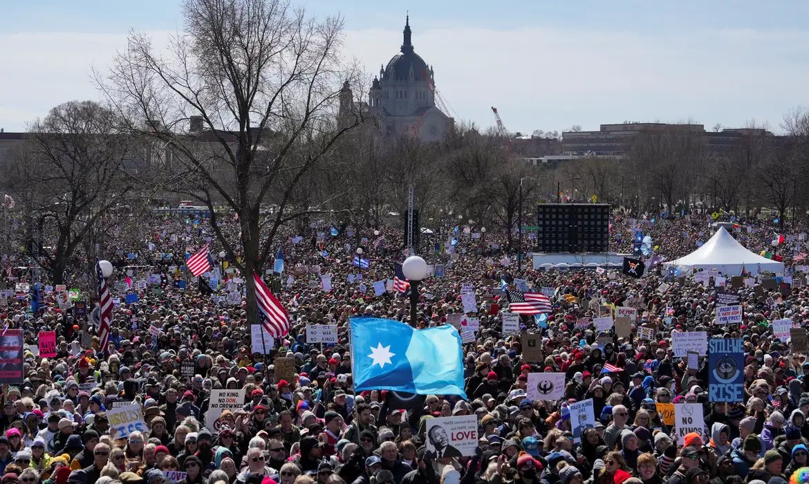Manifestações anti-Trump reúnem milhões em diversas cidades dos EUA