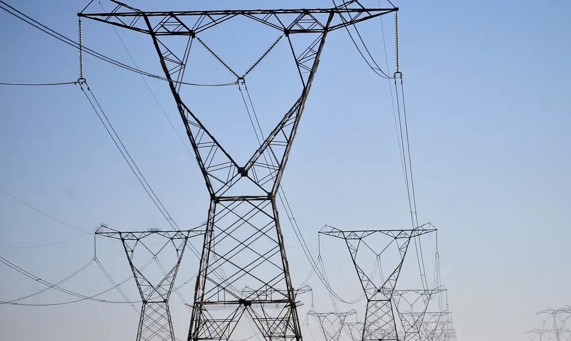 Aneel leiloa cinco lotes de linhas de transmissão de energia