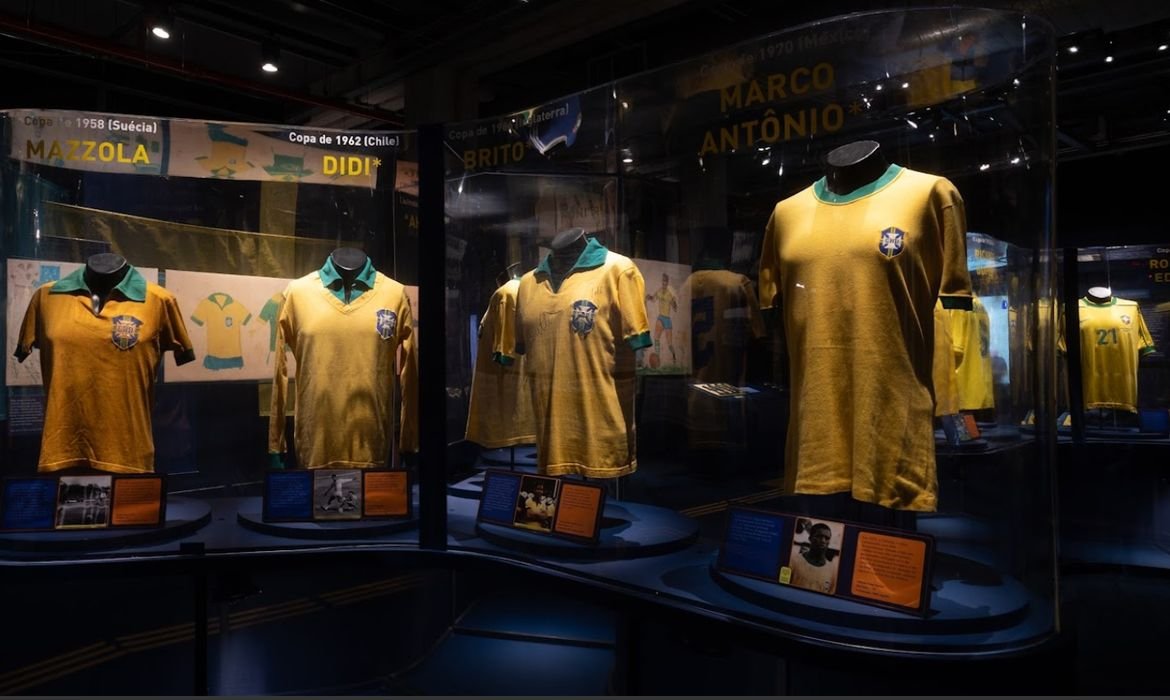 Futebol: exposição conta a história da camisa canarinho