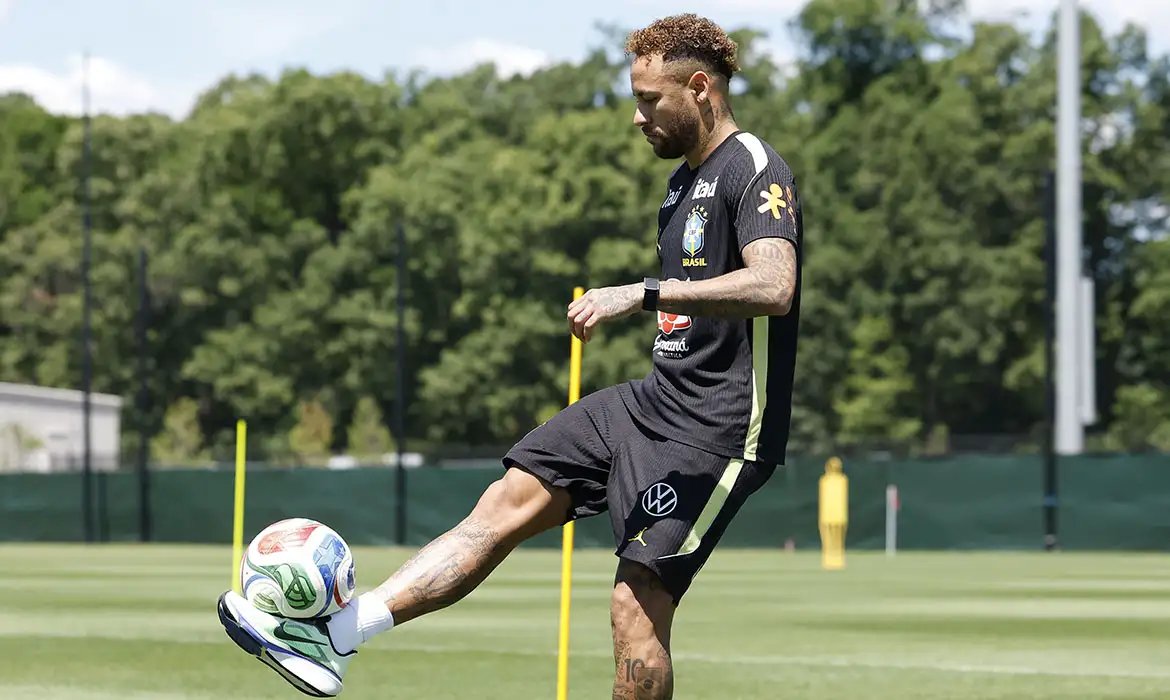 Neymar volta a treinar com a seleção a 2 dias do jogo contra o Haiti