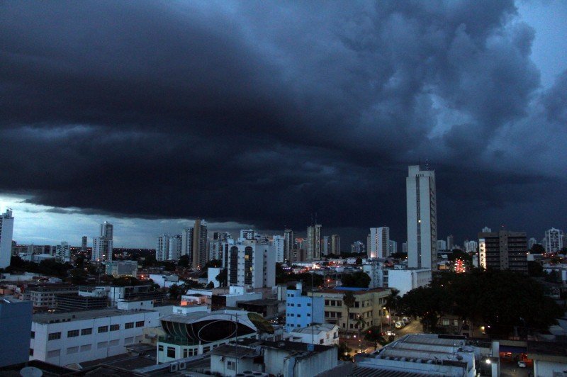 Chuvas intensas e ventos de até 100 km/h: MT entra em alerta de perigo para tempestades