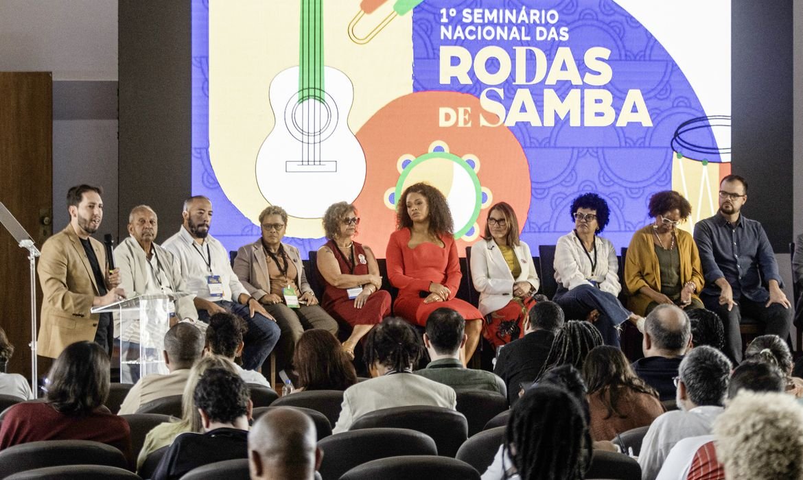 Sambistas debatem políticas públicas para trabalhadoras na cultura