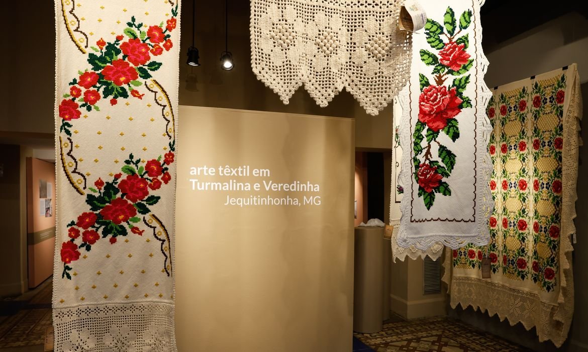 Museu do Folclore recebe bordados do Vale do Jequitinhonha