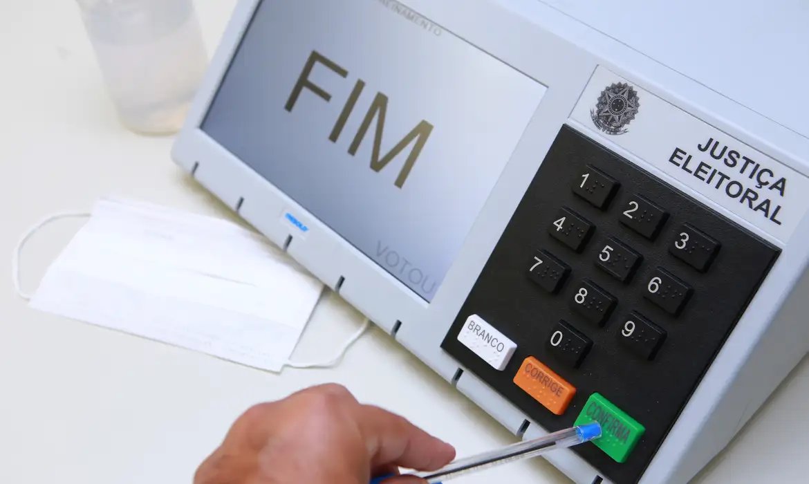 TSE faz novos testes de segurança na urna eletrônica