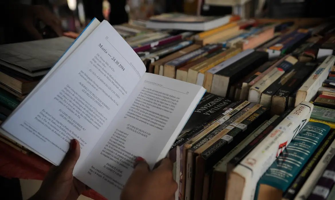 Metade dos brasileiros não lê livros, aponta pesquisa