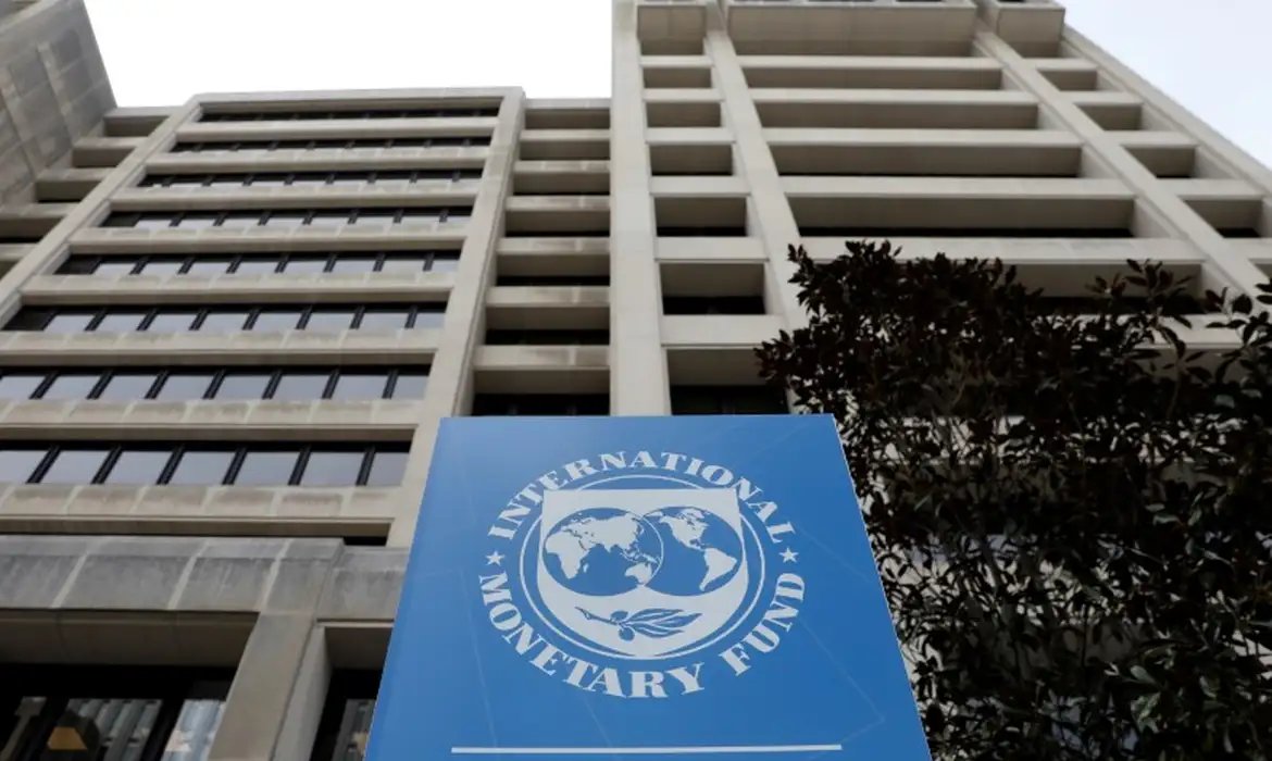 FMI destaca resiliência da economia brasileira e projeta PIB de 2,5%
