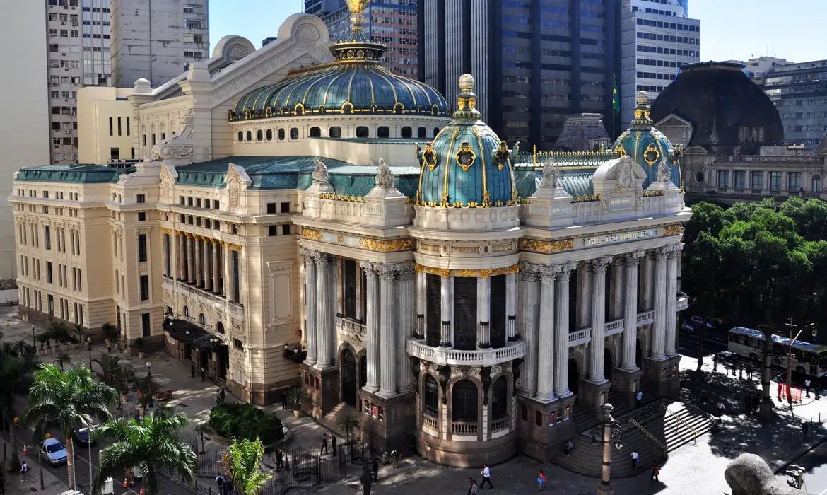 Folia de Reis chega pela primeira vez ao Theatro Municipal do Rio