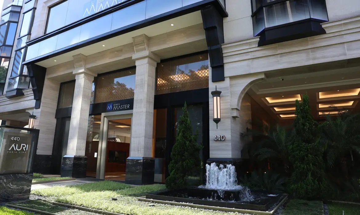 Justiça do Rio determina bloqueio de contas do Banco Master
