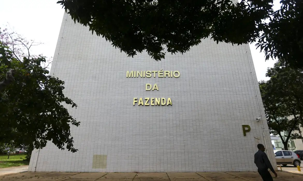 Saída de Haddad do governo depende de reunião entre Lula e Trump