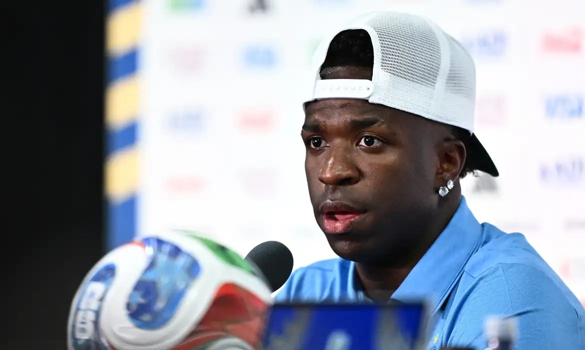 Mais experiente, Vini Jr. afirma que Brasil \"chega para ser campeão\"