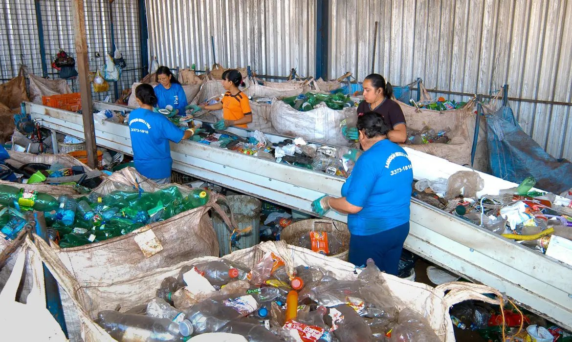 Governo publica norma para aprimorar reutilização do plástico