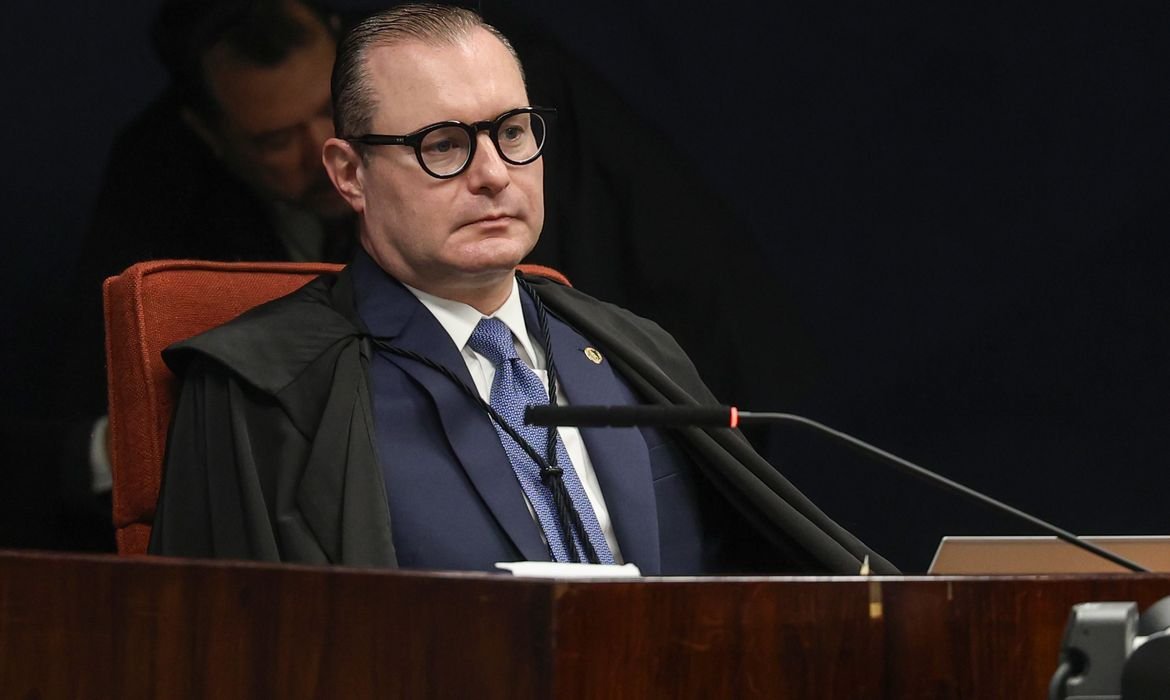 Dallagnol divulga sigilo fiscal de Zanin, que pede responsabilização