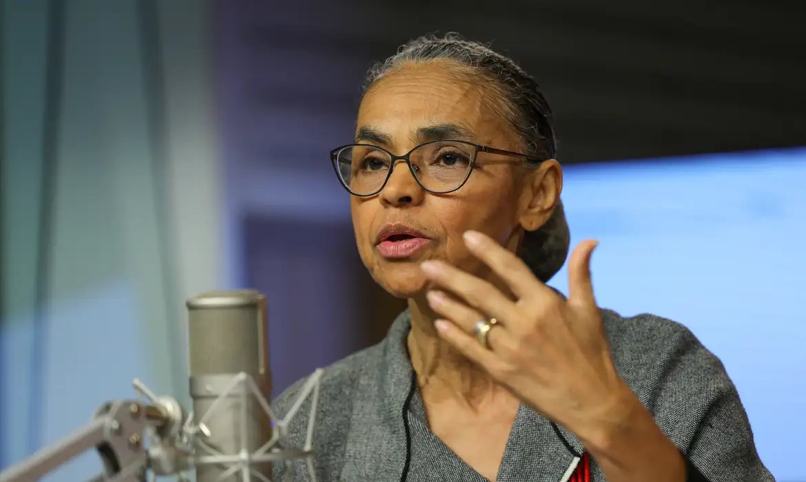 Marina Silva sofre fratura em vértebra lombar
