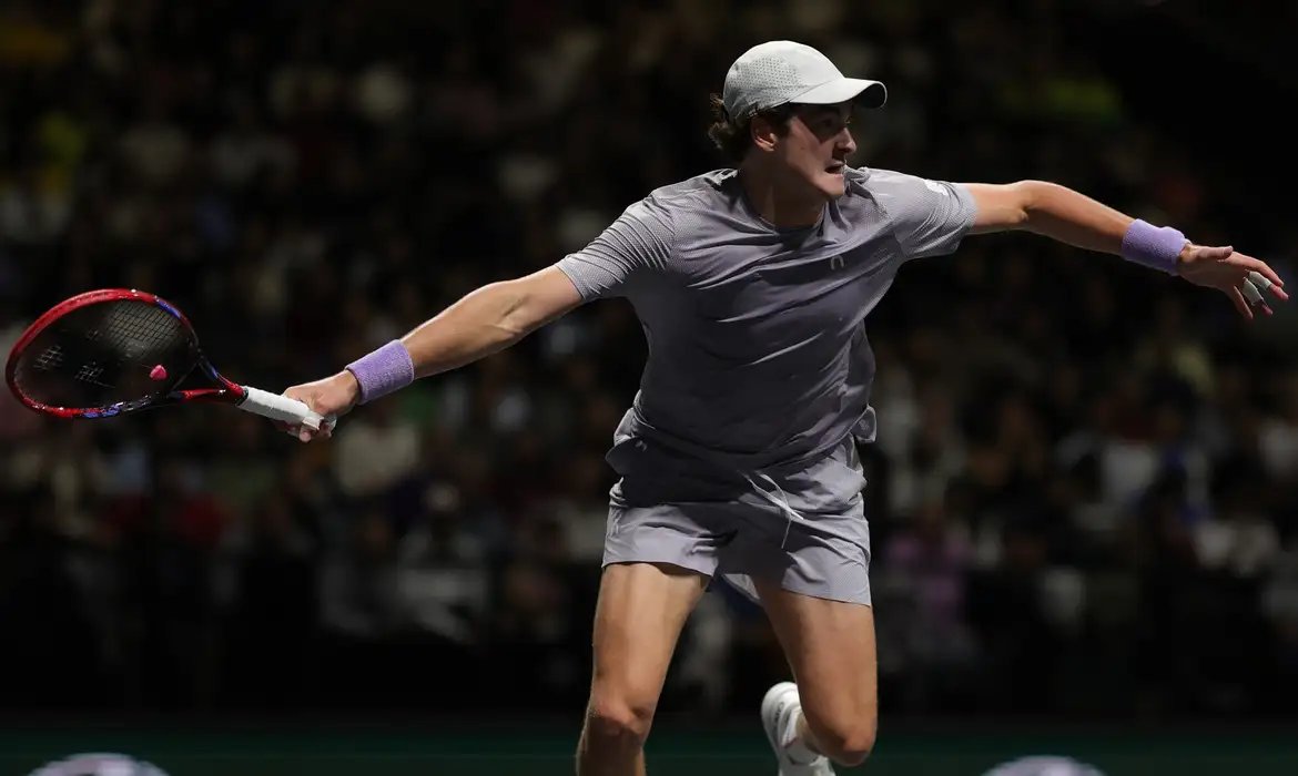 Dores lombares tiram João Fonseca de mais um torneio na Austrália