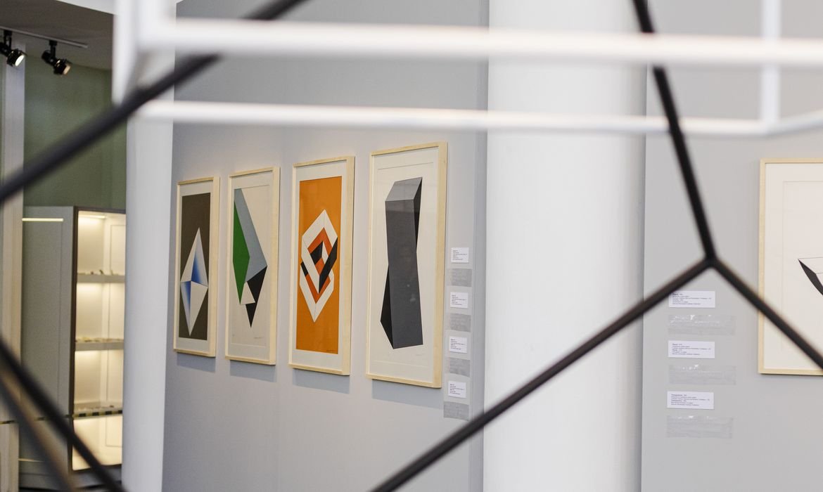 Geometria em movimento: exposição mostra a arte de Sérvulo Esmeraldo 