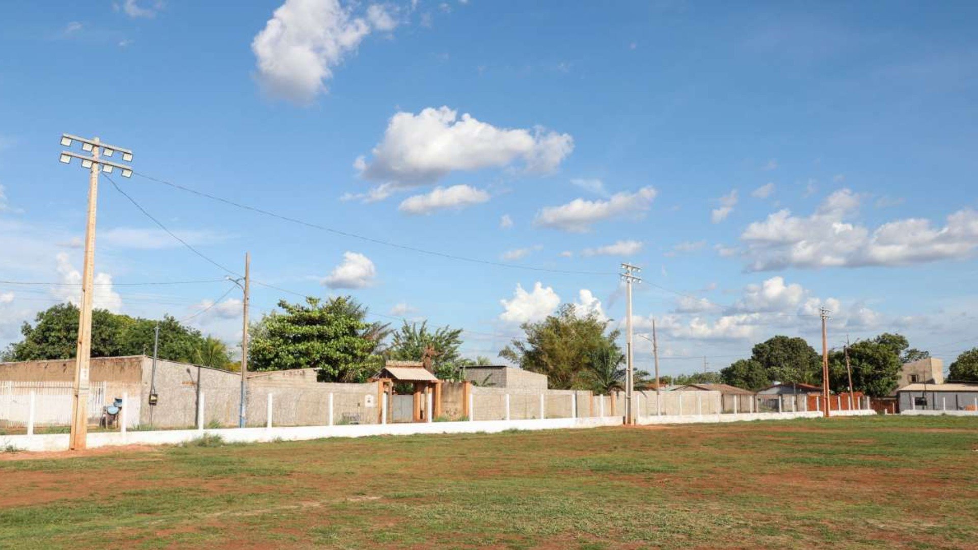 Bairro de Várzea Grande (MT) aprovado há 46 anos terá perícia por falta de esgoto e asfalto em 50% das vias
