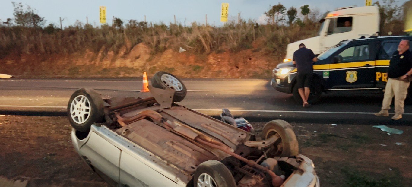 Quatro pessoas ficam feridas após batida entre dois carros na BR-364 em MT