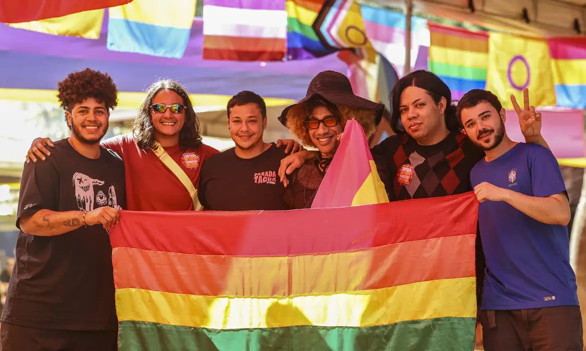 Orgulho LGBT: pessoas trans celebram projeto de inclusão pelo futebol