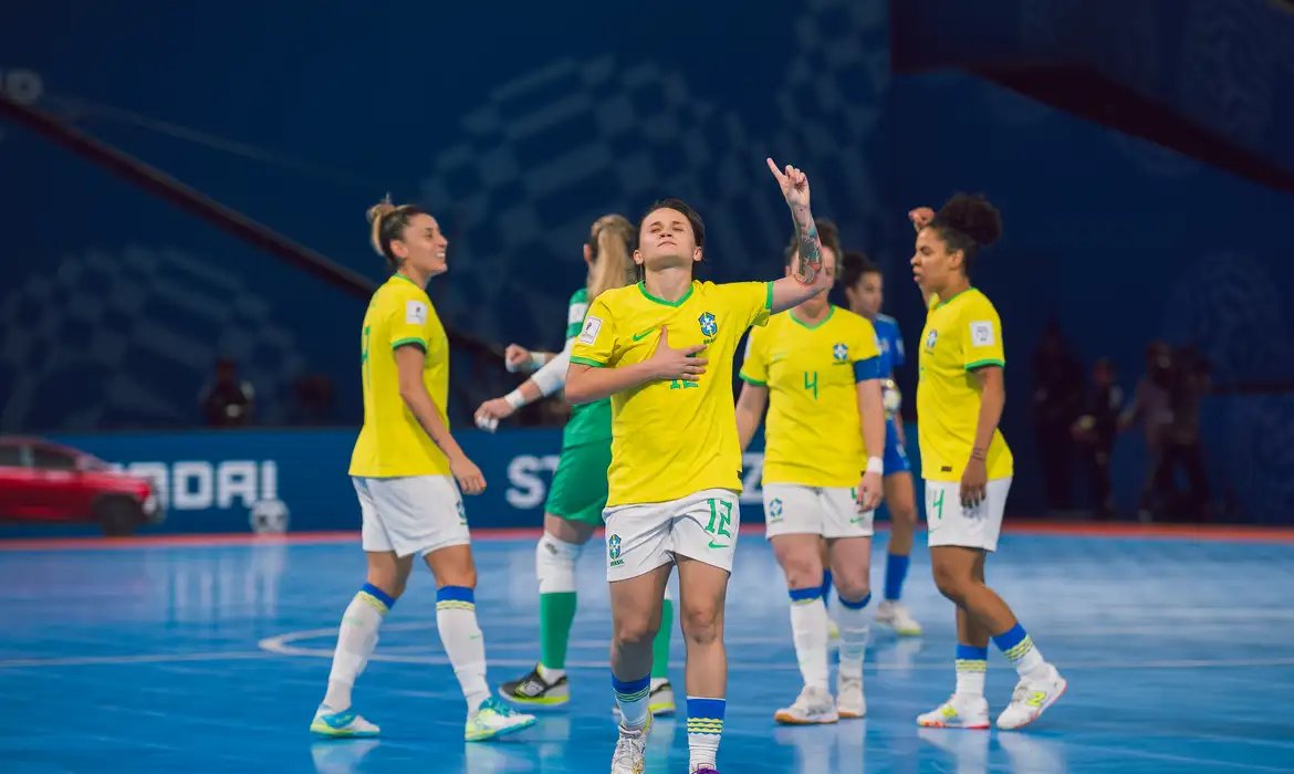 Brasil goleia Itália e está nas quartas da Copa do Mundo de futsal