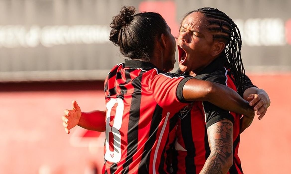 Vitória manda Botafogo para lanterna na volta do Brasileiro Feminino