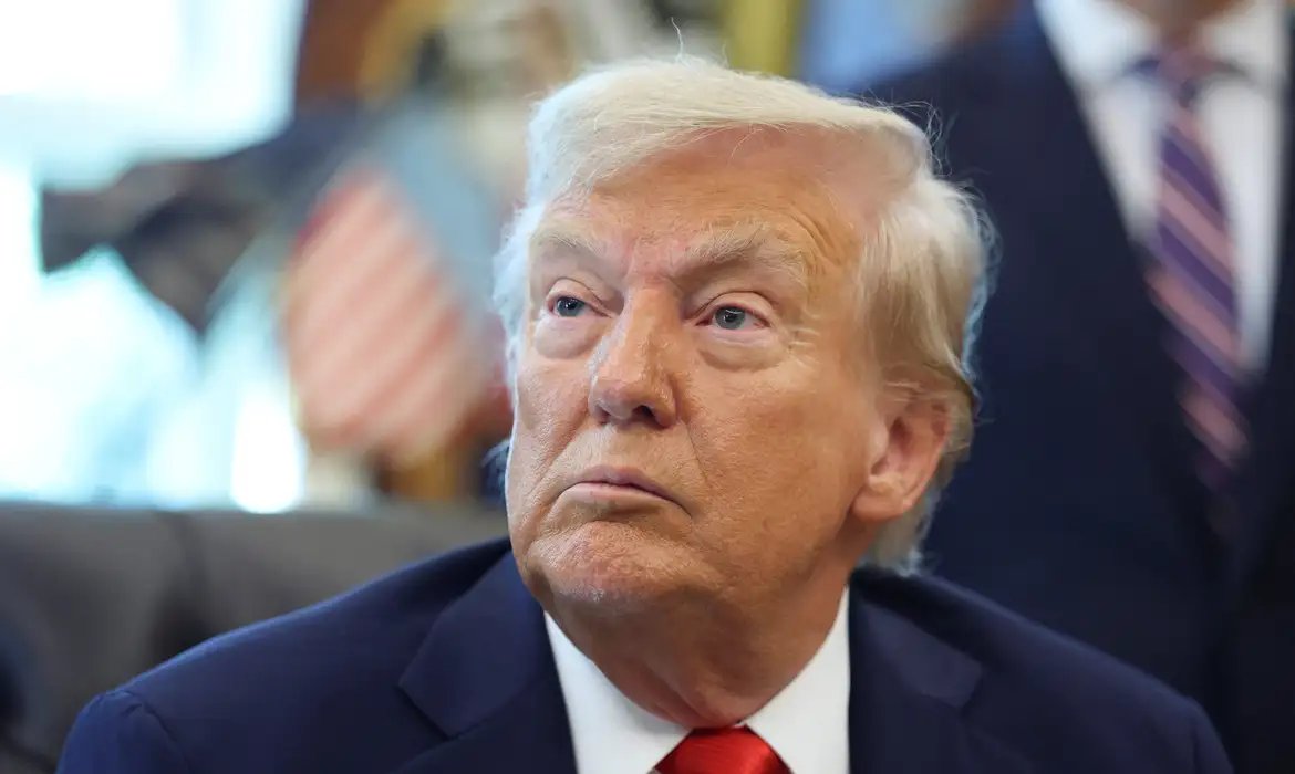 Trump diz em rede social que espaço aéreo da Venezuela está fechado