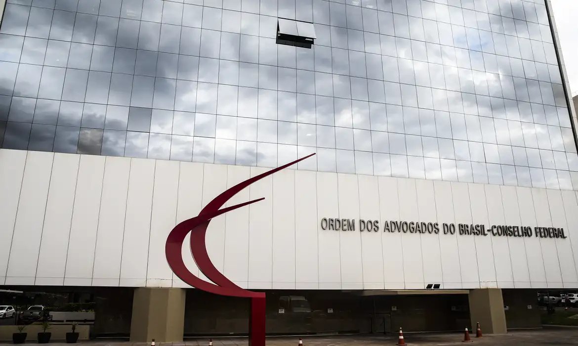 OAB pede que STF autorize comunicação entre Flávio e Jair Bolsonaro