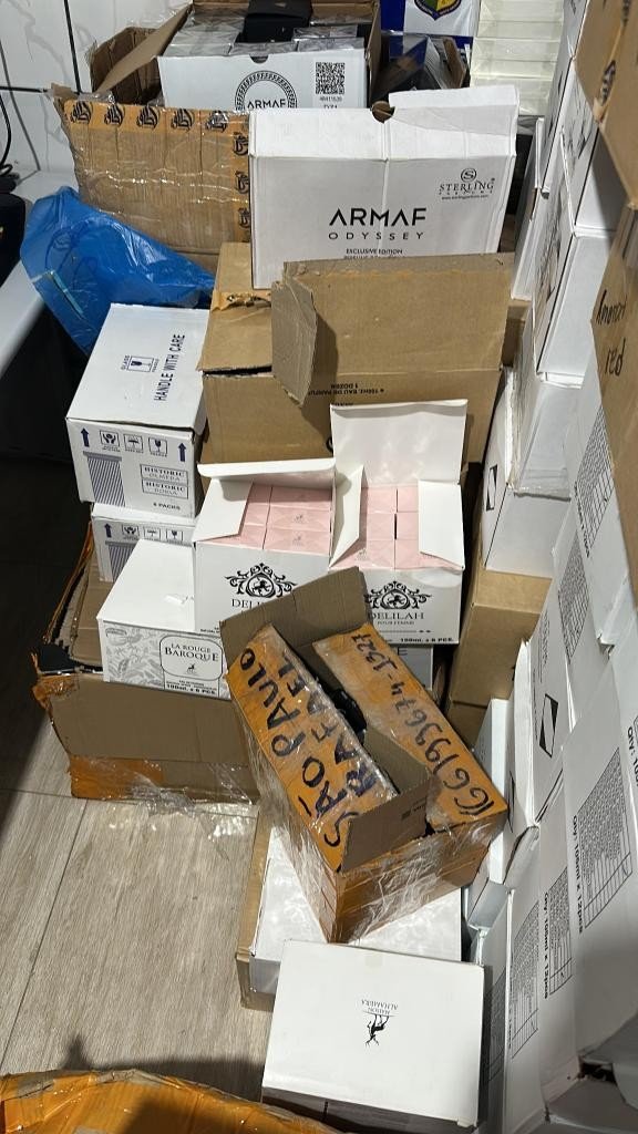 Passageiro de ônibus é preso com 600 perfumes e eletrônicos contrabandeados na BR-364