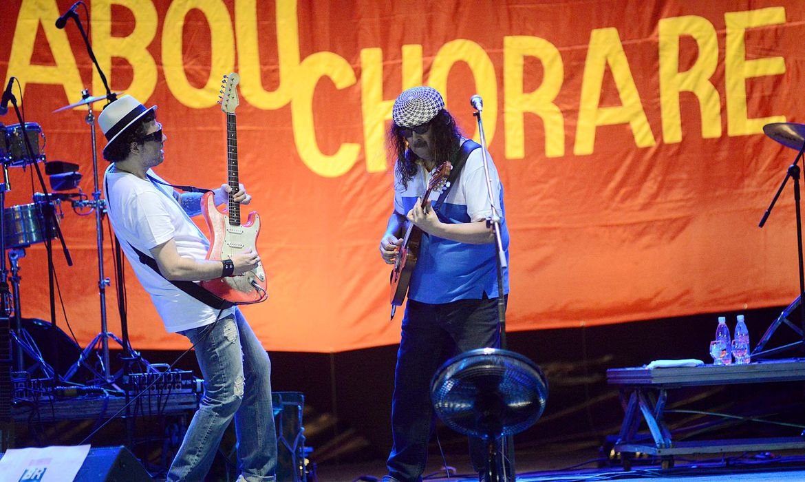 Musical une realidade e fantasia para contar a vida de Moraes Moreira